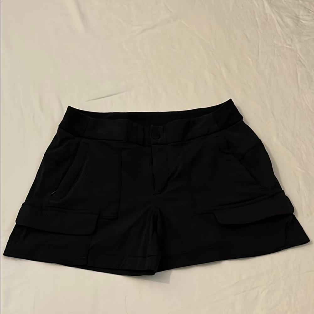 Women's ATHLETA Classic Stylish Black Cargo Shorts Size 6 front zipper pockets